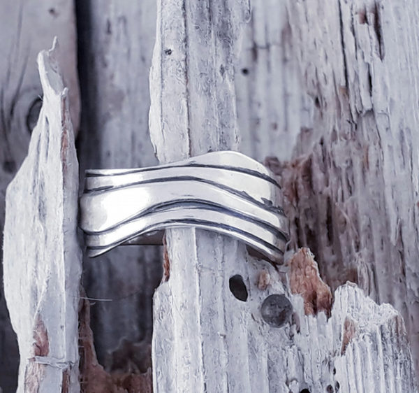 Wave Ring in Plain Silver